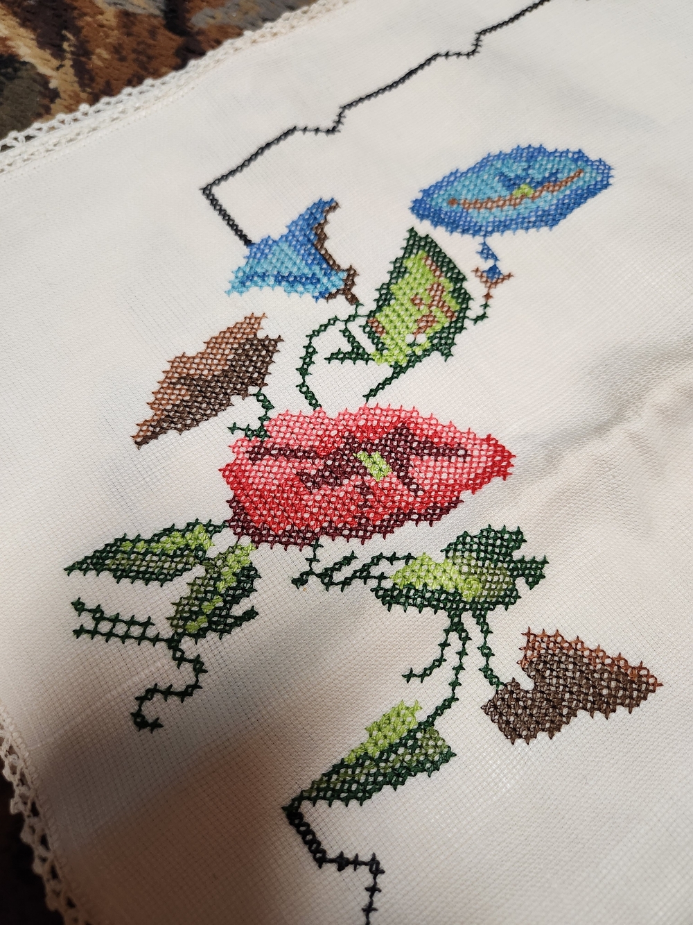 Table Runner Matchin Napkin Set - Picture 3 of 11